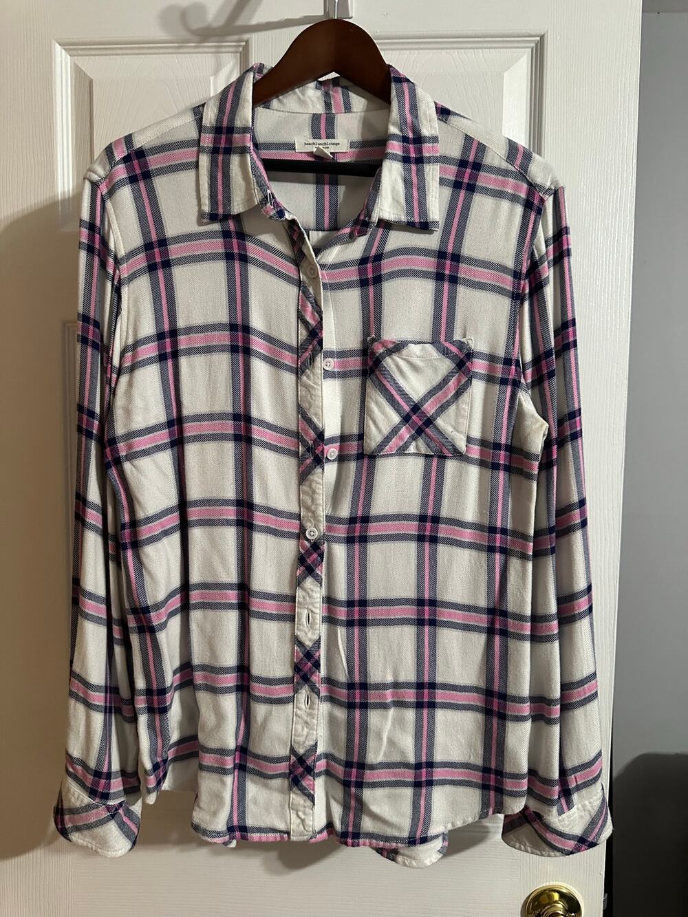 beachlunchlounge Plaid Flannel Button Down Shirt Pink Navy Blue Medium